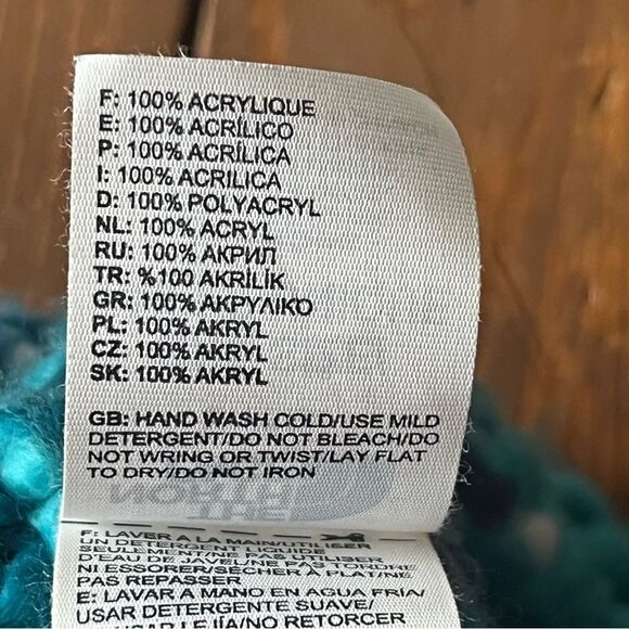 TNF Chunky Pom Pom Beanie - Picture 9 of 10